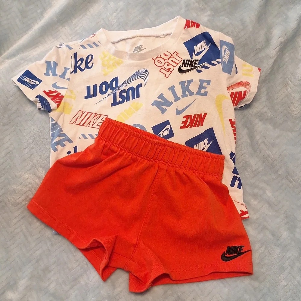 Nike little boy 2-pc short set, size 12months. Lt Crimson